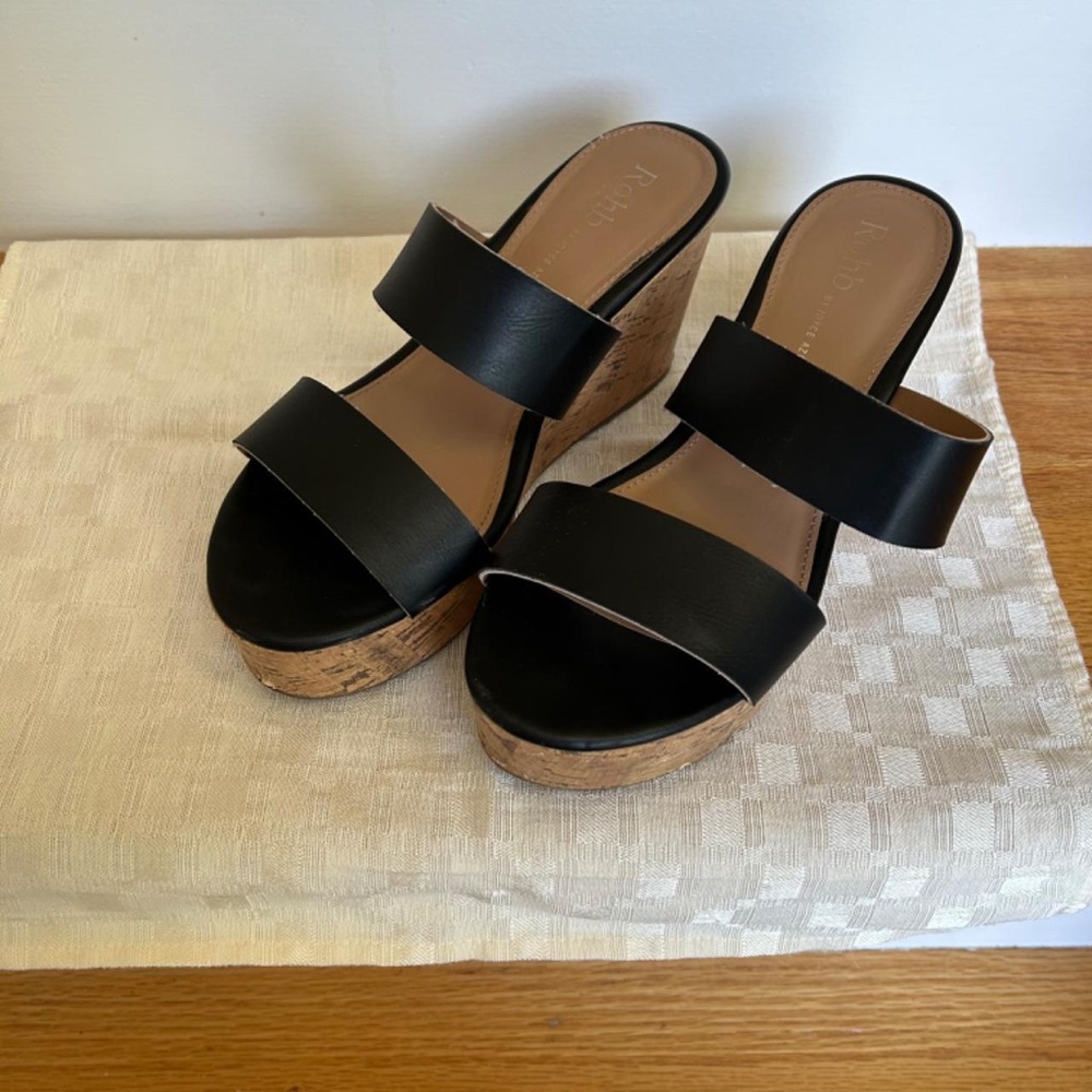 Platform sandals ROHB by Joyce Azria size 7 1/2 
Black . 4in